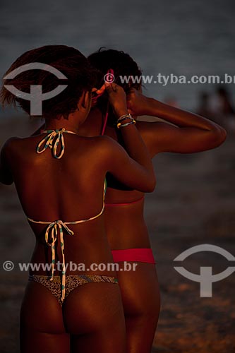  Assunto: Banhistas na praia de Ipanema / Local: Rio de Janeiro - Rio de Janeiro (RJ) - Brasil / Data: 04/2012 