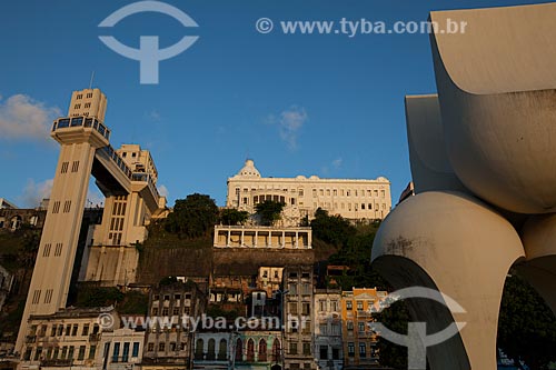  Assunto: Fonte da Rampa do Mercado e Elevador Lacerda  / Local: Cidade Baixa - Salvador - Bahia (BA) - Brasil / Data: 07/2012 