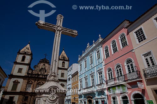  Assunto: Cruzeiro, Convento e Igreja de São Francisco (Séc. XVIII) e casas ao fundo / Local: Salvador - Bahia (BA) - Brasil / Data: 07/2012 