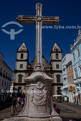  Assunto: Cruzeiro com Convento e Igreja de São Francisco (Séc. XVIII) ao fundo / Local: Salvador - Bahia (BA) - Brasil / Data: 07/2012 