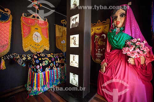  Assunto: Estandartes de carnaval, fantasia de bumba-meu-boi e boneca de carnaval no Museu de Antropologia e Folclore Theo Brandão (1975) da Universidade Federal de Alagoas / Local: Maceió - Alagoas (AL) - Brasil / Data: 07/2012 