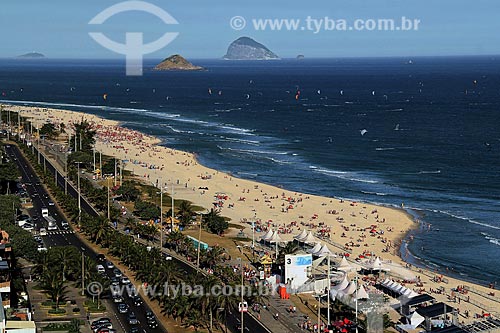  Assunto: Praia da Barra da Tijuca com Ilhas Cagarras ao fundo e Avenida Sernambetiba  / Local: Rio de Janeiro - Rio de Janeiro (RJ) - Brasil / Data: 08/2012 