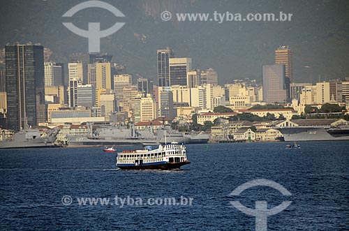  Assunto: Barca que faz o transporte de passageiros entre Rio e Niterói na Baía de Guanabara / Local: Rio de Janeiro - Rio de Janeiro (RJ) - Brasil / Data: 05/2012 