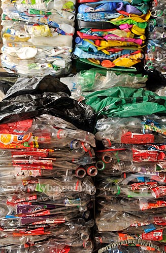  Assunto: Garrafas prensadas para reciclagem / Local: Rio de Janeiro - Rio de Janeiro (RJ) - Brasil / Data: 06/2012 