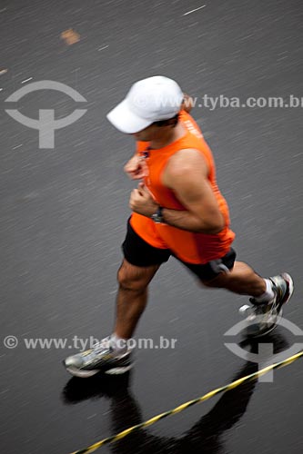  Assunto: Corredor durante a Meia Maratona da Cidade do  Rio de Janeiro / Local: Rio de Janeiro  -  Rio de Janeiro (RJ) - Brasil / Data: 07/2012 