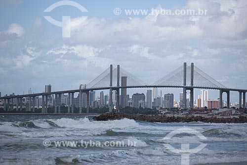  Assunto: Ponte Newton Navarro (2007) e a cidade de Natal vista a partir da praia de Redinha / Local: Natal - Rio Grande do Norte (RN) - Brasil / Data: 07/2012 