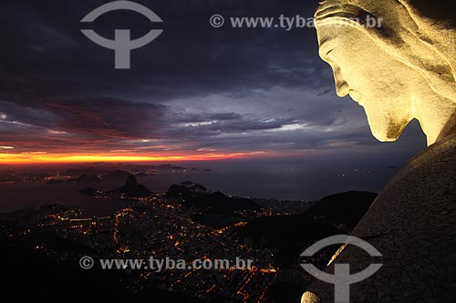  Assunto: Detalhe da cabeça da estátua do Cristo Redentor / Local: Rio de Janeiro  -  Rio de Janeiro (RJ) - Brasil / Data: 09/2009 