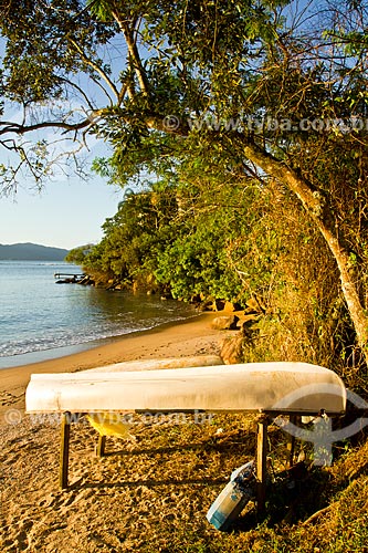  Assunto: Barcos sobre a areia na Praia da Barra do Sambaqui / Local: Florianópolis - Santa Catarina (SC) - Brasil / Data: 09/2012 