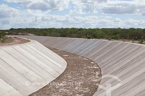  Assunto: Canal do Sertão Alagoano obra do PAC 2 iniciada em 2002 que pretende levar água do rio São Francisco desde Delmiro Gouveia até Arapiraca uma extensão de 250 km / Local: Delmiro Gouveia - Alagoas (AL) - Brasil / Data: 06/2012 