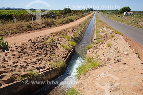  Assunto: Canal de irrigação do Distrito de Irrigação do  Perímetro Senador Nilo Coelho / Local: Petrolina - Pernambuco (PE) - Brasil / Data: 06/2012 