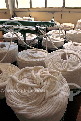  Assunto: Fibras de algodão - Matéria prima para a preparação dos fios que formarão os tecidos - SENAI/CETIQT / Local: Riachuelo - Rio de Janeiro (RJ) - Brasil / Data: 2006 