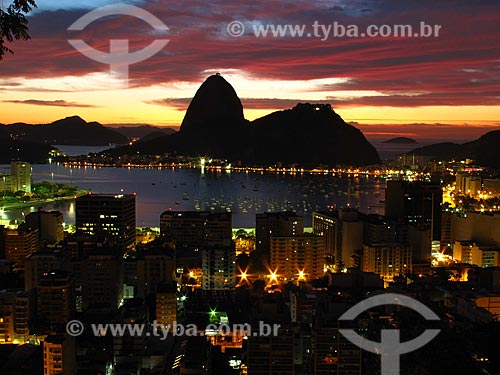  Assunto: Pão de Açúcar ao amanhecer / Local: Botafogo - Rio de Janeiro (RJ) - Brasil  / Data: 10/2012 