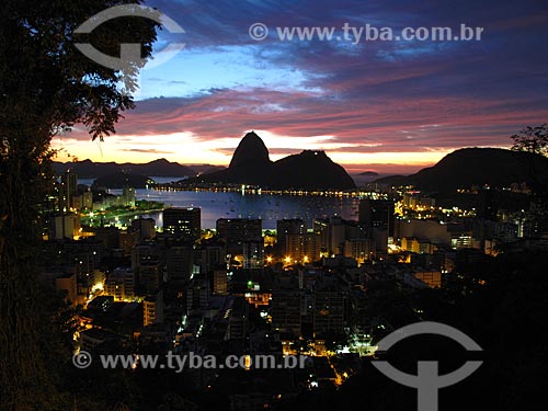  Assunto: Pão de Açúcar ao amanhecer / Local: Botafogo - Rio de Janeiro (RJ) - Brasil  / Data: 10/2012 