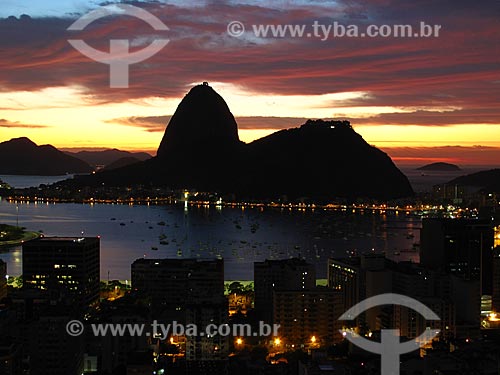  Assunto: Pão de Açúcar ao amanhecer / Local: Botafogo - Rio de Janeiro (RJ) - Brasil  / Data: 10/2012 