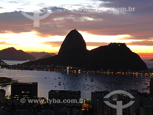  Assunto: Pão de Açúcar ao amanhecer / Local: Botafogo - Rio de Janeiro (RJ) - Brasil  / Data: 10/2012 