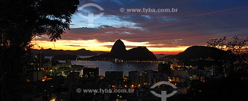  Assunto: Pão de Açúcar ao amanhecer / Local: Botafogo - Rio de Janeiro (RJ) - Brasil  / Data: 10/2012 