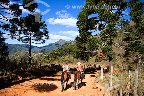  Assunto: Pessoas andando à cavalo / Local: Itamonte - Minas Gerais (MG) - Brasil / Data: 08/2009 