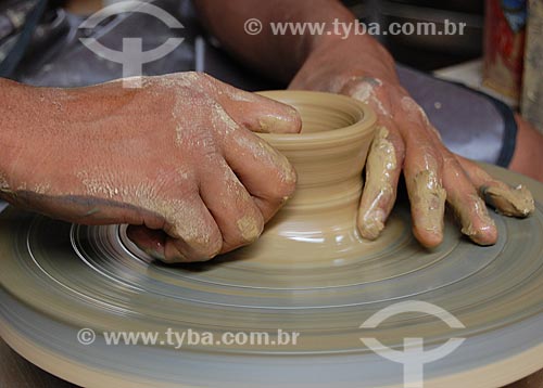  Assunto: Torno de modelar cerâmica / Local: Belém - Pará (PA) - Brasil / Data: 03/2006 
