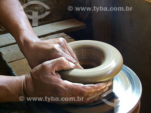  Assunto: Torno de modelar cerâmica / Local: Belém - Pará (PA) - Brasil / Data: 11/2004 