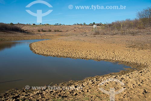  Assunto: Açude em propriedade rural do período da seca / Local: Salgueiro - Pernambuco (PE) - Brasil / Data: 08/2012 