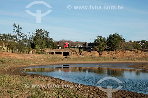  Assunto: Açude em propriedade rural do período da seca / Local: Salgueiro - Pernambuco (PE) - Brasil / Data: 08/2012 