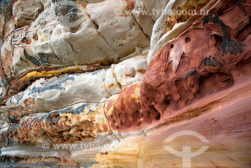  Assunto: Camadas coloridas de arenito no Parque Nacional do Catimbau / Local: Buíque - Pernambuco (PE) - Brasil / Data: 08/2012 