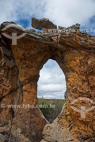  Assunto: Pedra da Igrejinha no Parque Nacional do Catimbau / Local: Buíque - Pernambuco (PE) - Brasil / Data: 08/2012 