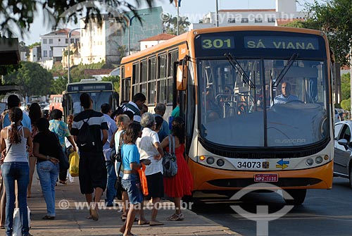  Assunto: Pessoas embarcando em ônibus / Local: São Luis - Maranhão (MA) - Brasil / Data: 09/2010 