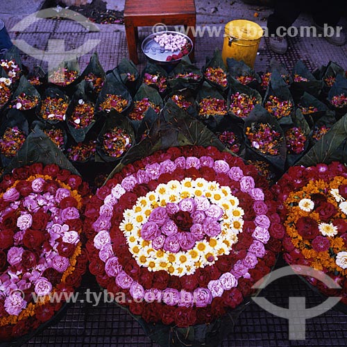  Assunto: Flores à venda nas ruas da Índia / Local: Índia - Ásia / Data: 04/2007 