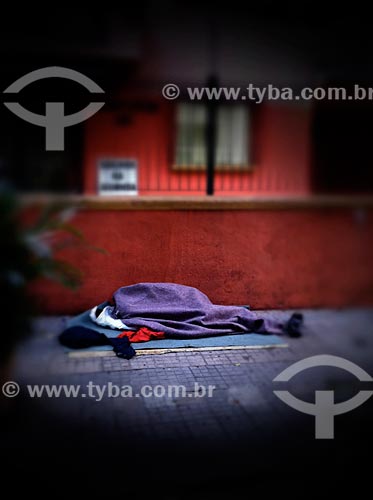  Assunto: Morador de rua dormindo no centro da cidade / Local: São Paulo (SP) - Brasil / Data: 07/2011 
