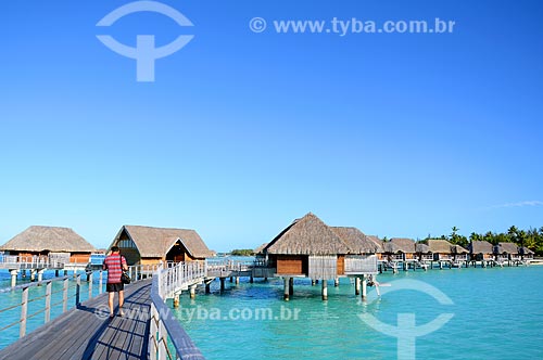 Assunto: Passarela que dá acesso aos bangalores de um resort / Local: Ilha Bora Bora - Polinésia Francesa - Oceania / Data: 10/2012 