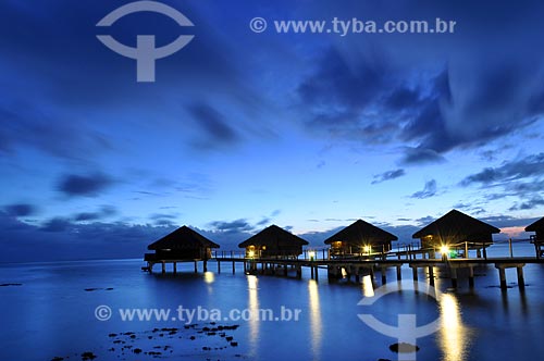 Assunto: Luzes dos bangalores de um resort / Local: Ilha Bora Bora - Polinésia Francesa - Oceania / Data: 10/2012 