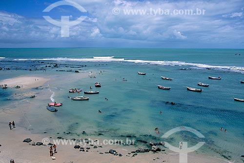  Assunto: Jangadas com as velas recolhidas na Praia da Pipa / Local: Tibau do Sul - Rio Grande do Norte (RN) - Brasil / Data: 03/1999 