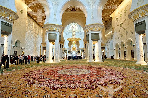  Assunto: Hall da Grande Mesquita de Abu Dhabi - Mesquita Sheik Zayed Bin Sultan Al Nathyan - o fundador do Emirados Arabes Unidos / Local: Abu Dhabi - Emirados Árabes Unidos - Ásia / Data: 03/2012 