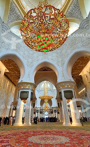  Assunto: Lustre da Grande Mesquita de Abu Dhabi - Mesquita Sheik Zayed Bin Sultan Al Nathyan - o fundador do Emirados Arabes Unidos / Local: Abu Dhabi - Emirados Árabes Unidos - Ásia / Data: 03/2012 