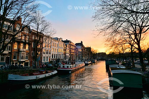  Assunto: Pôr do sol às margens de um dos canais de Amsterdam / Local: Binnenstad - Amsterdam - Holanda - Europa / Data: 03/2012 