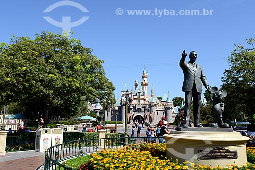  Assunto: Estátuas de Walter Elias Disney e Mickey Mouse / Local: Anaheim - Califórnia - Estados Unidos da América - EUA / Data: 09/2012 