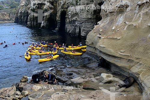  Assunto: Turistas com caiaques em La Jolla Cave / Local: San Diego - Califórnia - Estados Unidos da América - EUA / Data: 09/2012 