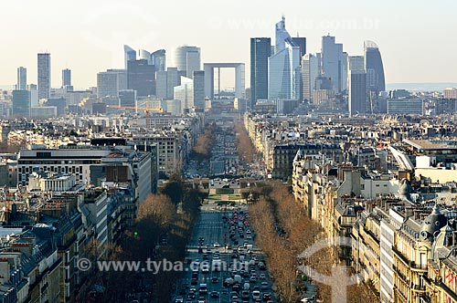  Assunto: Avenida la Grande Armée com o bairro de La Défense ao fundo - área com prédios comerciais de arquitetura moderna / Local: Paris - França - Europa / Data: 02/2012 