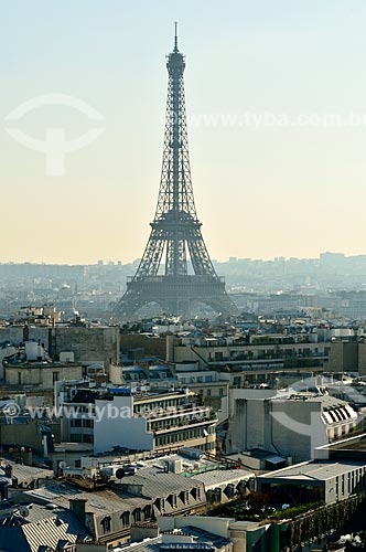  Assunto: Prédios com a Torre Eiffel (1889) ao fundo / Local: Paris - França - Europa / Data: 02/2012 