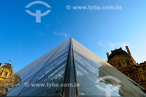  Assunto: Pirâmide do Louvre (1989) - no pátio principal do Palais du Louvre (Palácio do Louvre) na entrada do Musée du Louvre (Museu do Louvre) / Local: Paris - França - Europa / Data: 02/2012 