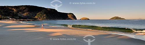  Assunto: Praia de Itaipu com o Morro das Andorinhas à esquerda e a Ilha da Filha e a Ilha da Mãe à direita / Local: Itaipú - Niterói - Rio de Janeiro (RJ) - Brasil / Data: 07/2012 