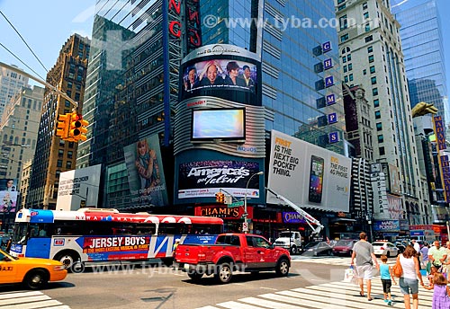  Assunto: Tráfego no cruzamento entre a Rua 42 a 7ª Avenida em frente ao Edifício Thomson Reuters - na região da Times Square / Local: Manhattan - Nova Iorque - Estados Unidos - América do Norte / Data: 08/2010 