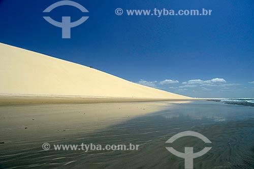  Assunto: Praia de Jericoacoara e duna do Pôr do Sol ao fundo / Local: Jijoca de Jericoacoara - Ceará (CE) - Brasil / Data: 09/2012 