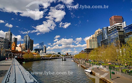  Assunto: Rio Yarra com prédios ao fundo / Local: Melbourne - Austrália - Oceania / Data: 10/2010 