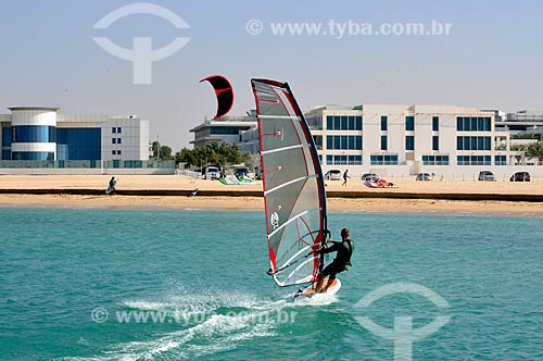  Assunto: Windsurf na Praia de Jumeirah / Local: Jumeirah - Dubai - Emirados Árabes Unidos - Ásia / Data: 02/2011 