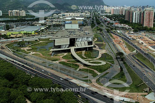  Assunto: Vista da Cidade da Música e terminal BRT (Bus Rapid Transit) à direita / Local: Barra da Tijuca - Rio de Janeiro (RJ) - Brasil / Data: 01/12 