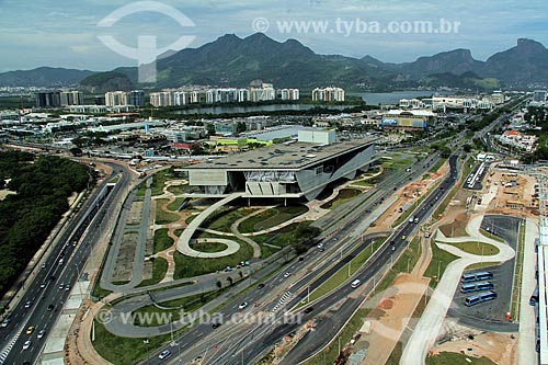  Assunto: Vista da Cidade da Música e terminal BRT (Bus Rapid Transit) à direita / Local: Barra da Tijuca - Rio de Janeiro (RJ) - Brasil / Data: 01/12 