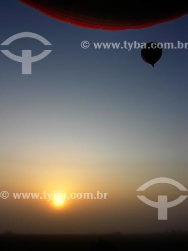  Assunto: Balões no céu de Al Ain / Local: Al Ain - Emirados Árabes Unidos - Ásia / Data: 01/2009 