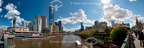  Assunto: Vista do Rio Yarra sobre a Ponte da Princesa (Princes Bridge) com o Centro de Artes à esquerda / Local: Melbourne - Austrália - Oceania / Data: 10/2010 